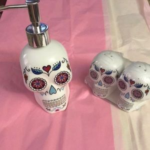 Skull soap dispenser and salt and pepper skull set